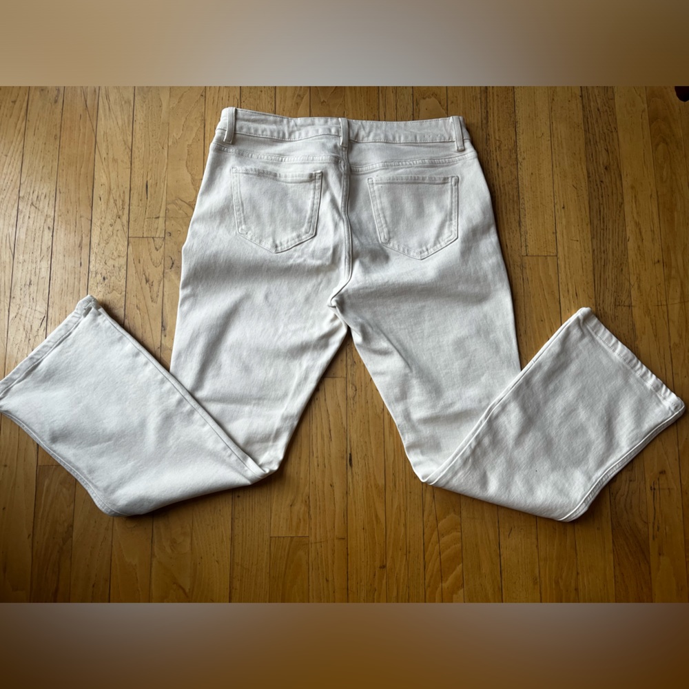 Women’s 10 White Bootcut Jeans